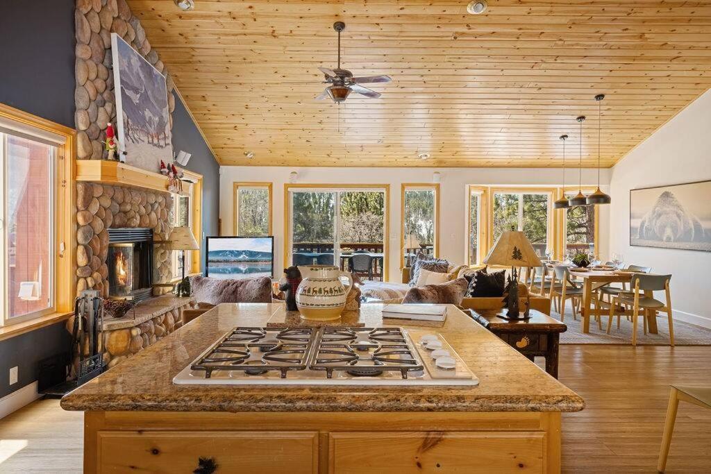 Koselig Cabin W Hot Tub, Fireplace & Central Ac Big Bear Lake Exterior photo