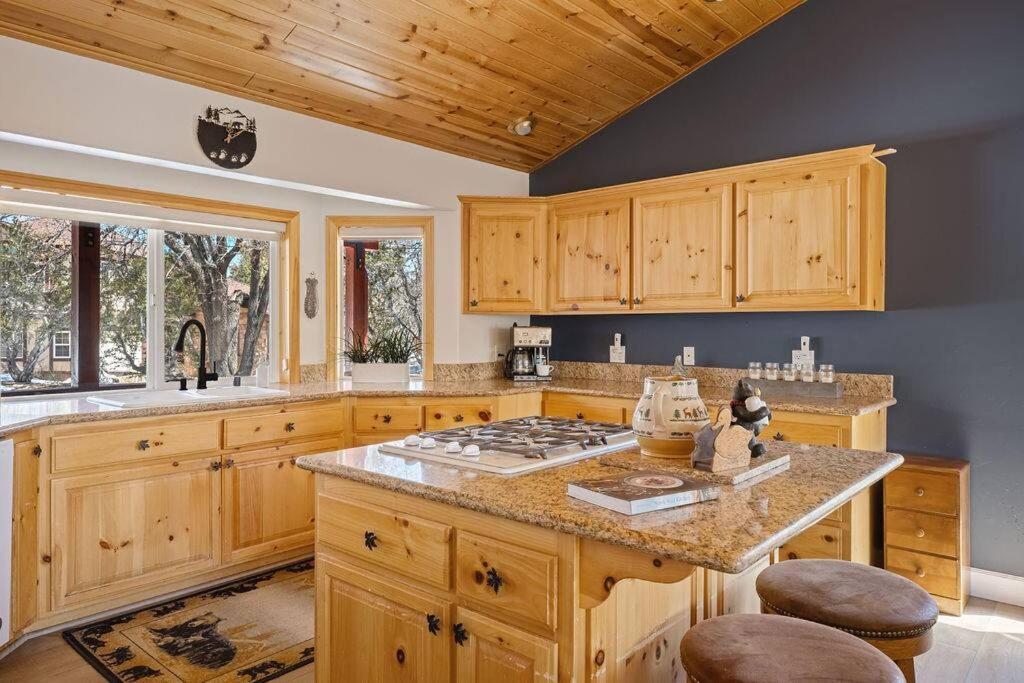 Koselig Cabin W Hot Tub, Fireplace & Central Ac Big Bear Lake Exterior photo