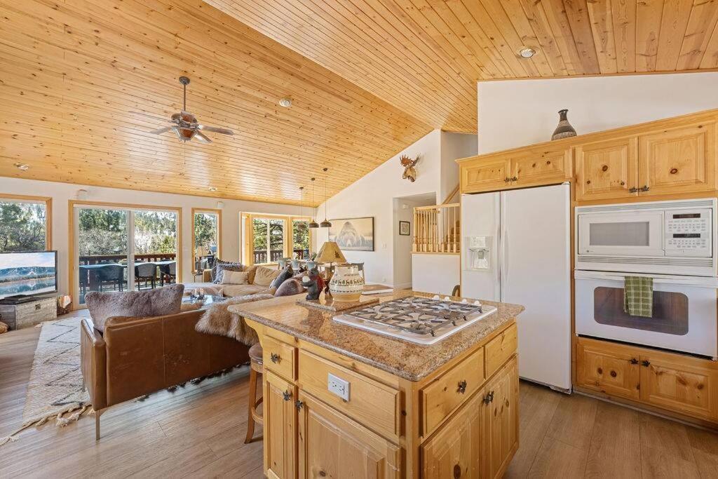 Koselig Cabin W Hot Tub, Fireplace & Central Ac Big Bear Lake Exterior photo